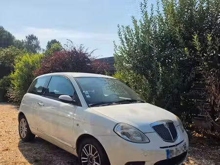 Lancia Ypsilon 1.4 77