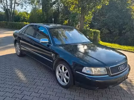 Audi A8 V8 3.7 260 quattro