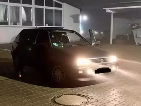 Volkswagen Golf 75