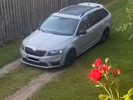 Škoda Octavia RS 2.0 TSI 220