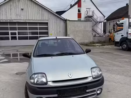 Renault Clio 75