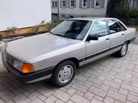 Audi 100 2.3