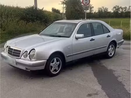 Mercedes-Benz Classe E E 240 V6 2.6 170