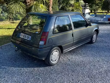 Renault R5 