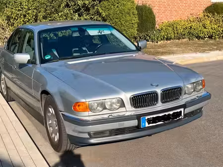 BMW Série 7 740i 4.4 286