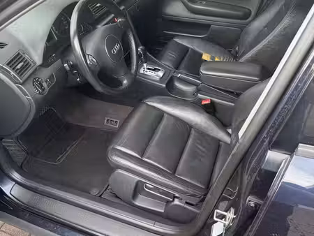 Audi A4 V6 3.0 220