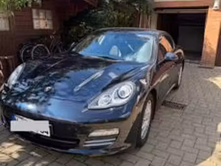 Porsche Panamera 4