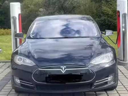 Tesla Model S 85d 367