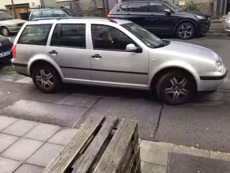 Volkswagen Golf 1.6 75