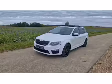 Škoda Octavia RS 2.0 TSI 220