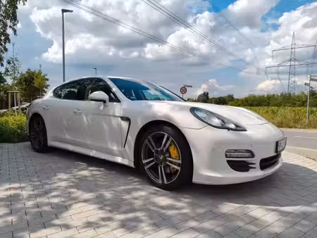 Porsche Panamera 4