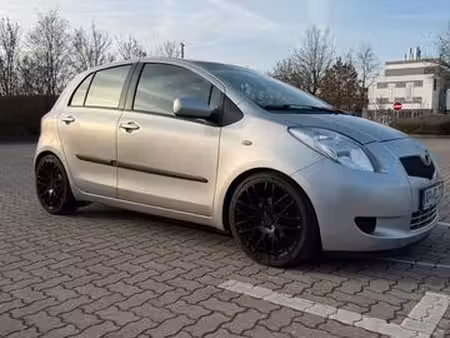Toyota Yaris 1.3 VVT-i 87