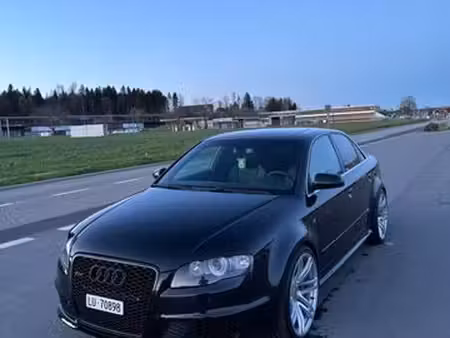 Audi A4 RS4 V8 4.2 FSI 420 quattro