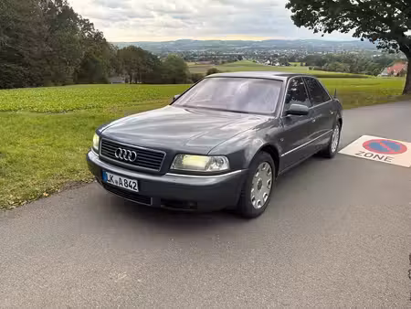 Audi A8 V8 4.2 310 quattro
