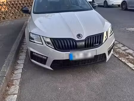 Škoda Octavia RS 2.0 230