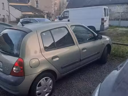 Renault Clio 75
