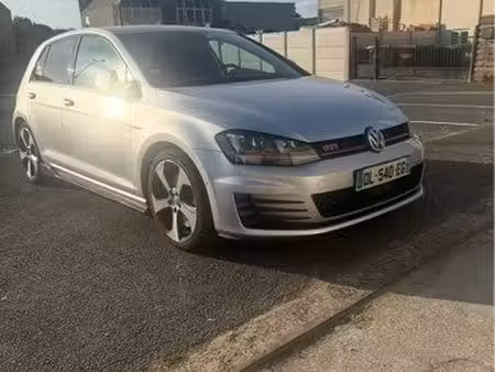 Volkswagen Golf GTI 2.0 TSI 230 Performance