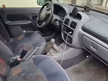 Renault Clio 75
