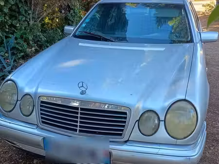 Mercedes-Benz Classe E E 300 V6 3.0 177