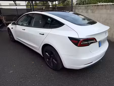 Tesla Model 3 275