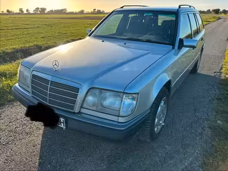 Mercedes-Benz Classe E 200 E 136