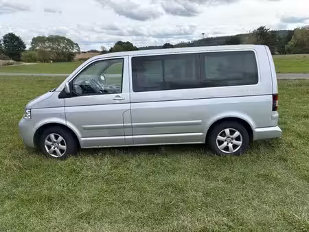 Volkswagen Transporter T5 2.5 TDI 174 United