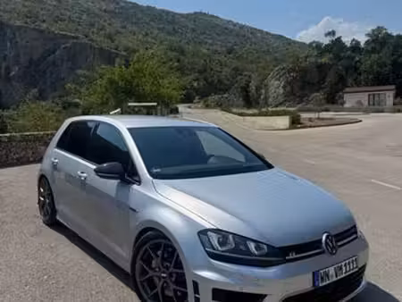 Volkswagen Golf R 2.0 TSI 300 4Motion
