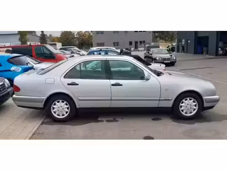 Mercedes-Benz Classe E E 240 V6 2.6 170