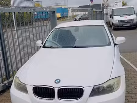 BMW Série 3 318i 2.0 143
