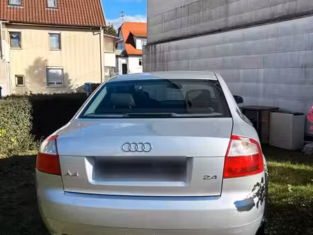 Audi A4 V6 2.4 170