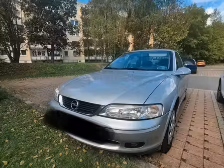 Opel Vectra 2.2 125