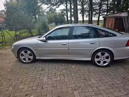 Opel Vectra 2.0 136