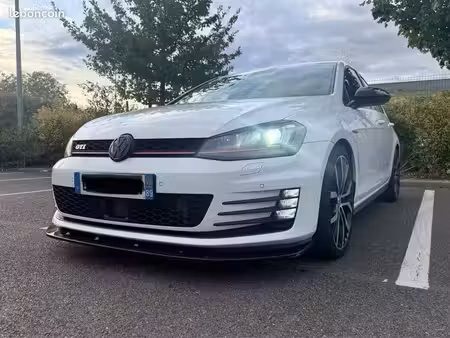 Volkswagen Golf GTI 2.0 TSI 230 Performance