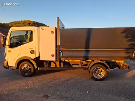Renault Maxity 