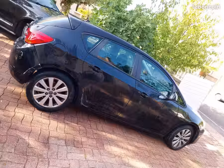 Opel Astra 1.2 90