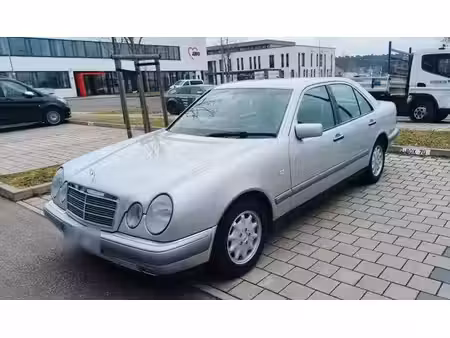 Mercedes-Benz Classe E E 240 V6 2.6 170