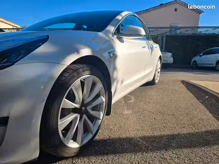 Tesla Model 3 Grande Autonomie 275