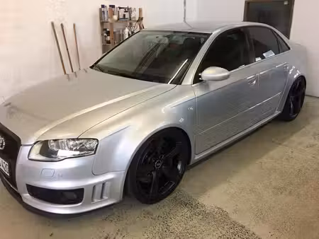 Audi A4 RS4 V8 4.2 FSI 420 quattro