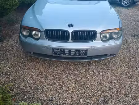 BMW Série 7 735i 3.5 272