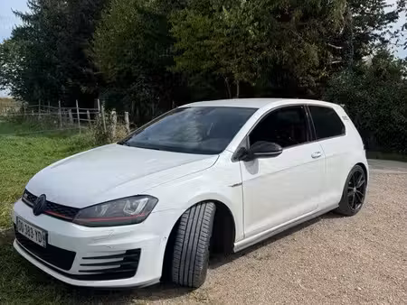 Volkswagen Golf GTI 2.0 TSI 230 Performance