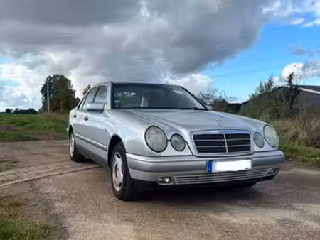 Mercedes-Benz Classe E E 240 V6 2.6 170