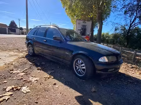 BMW Série 3 320i 2.2 170