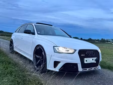 Audi A4 RS4 V8 4.2 FSI 450 quattro