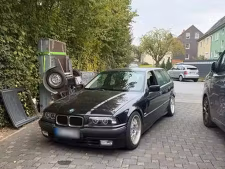 BMW Série 3 318i 1.9 118