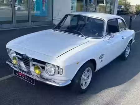 Alfa Romeo Giulia 2000 2.0