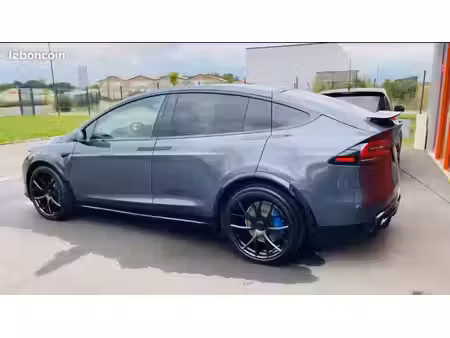 Tesla Model X Plaid