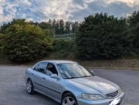 Honda Accord 1.8 136