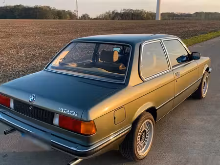 BMW Série 3 323i
