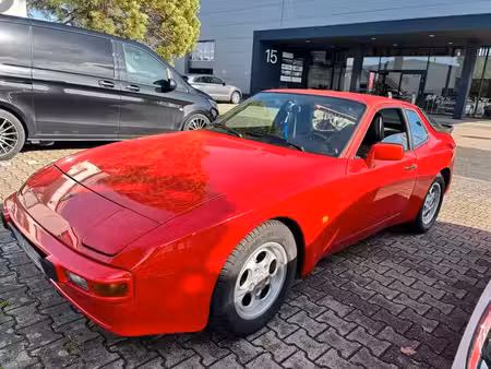 Porsche 944 