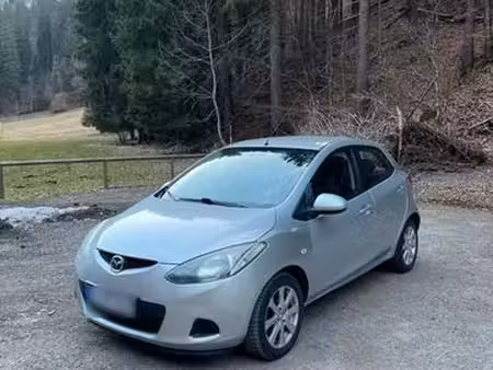 Mazda Mazda2 75